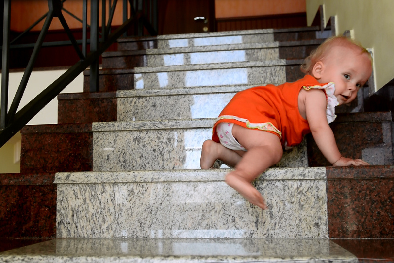 Ребенок на лестнице
