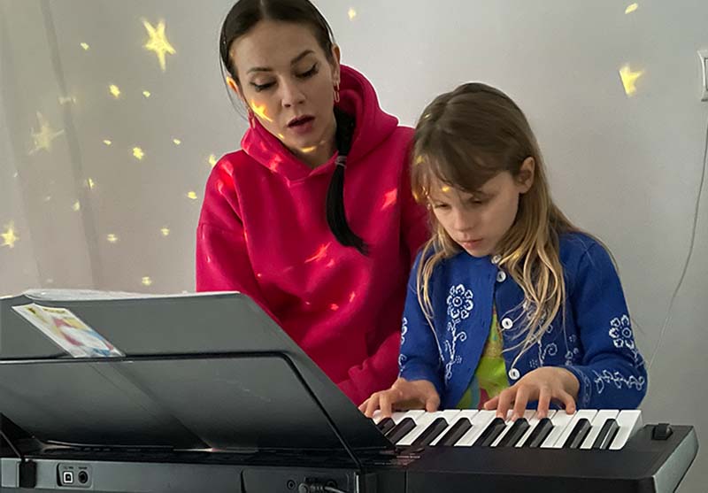 Как научить детей петь и научиться петь вместе с ними? Опыт уроков вокала в семейном формате