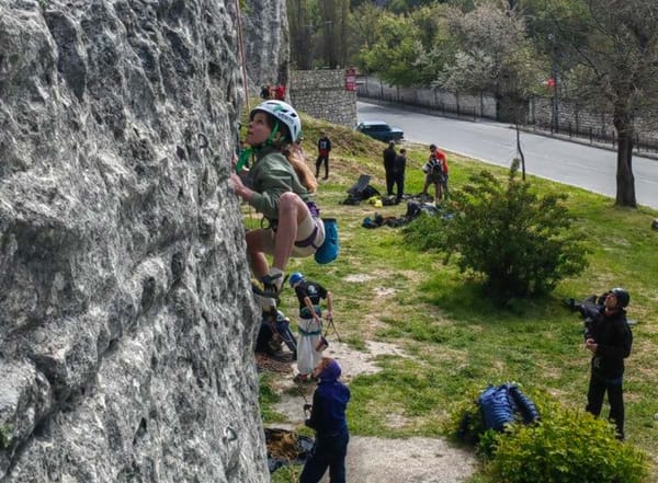 Скалолазные сборы. Первая большая разлука как практика родительского отпускания
